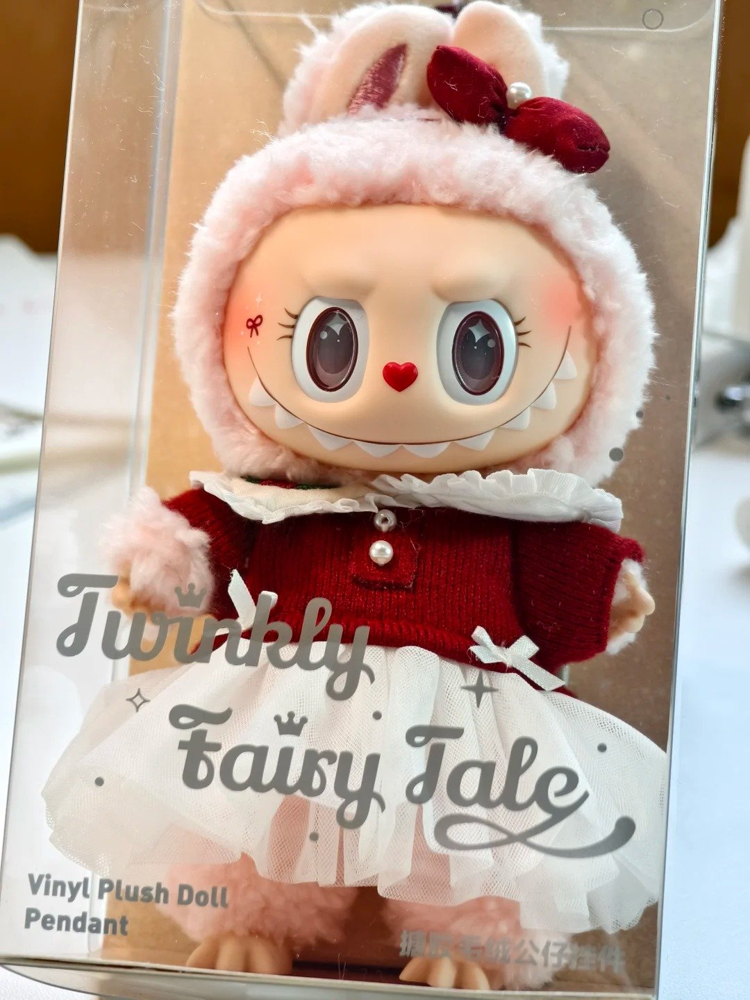 (labubu v4)pin of love – heart(secret edition)