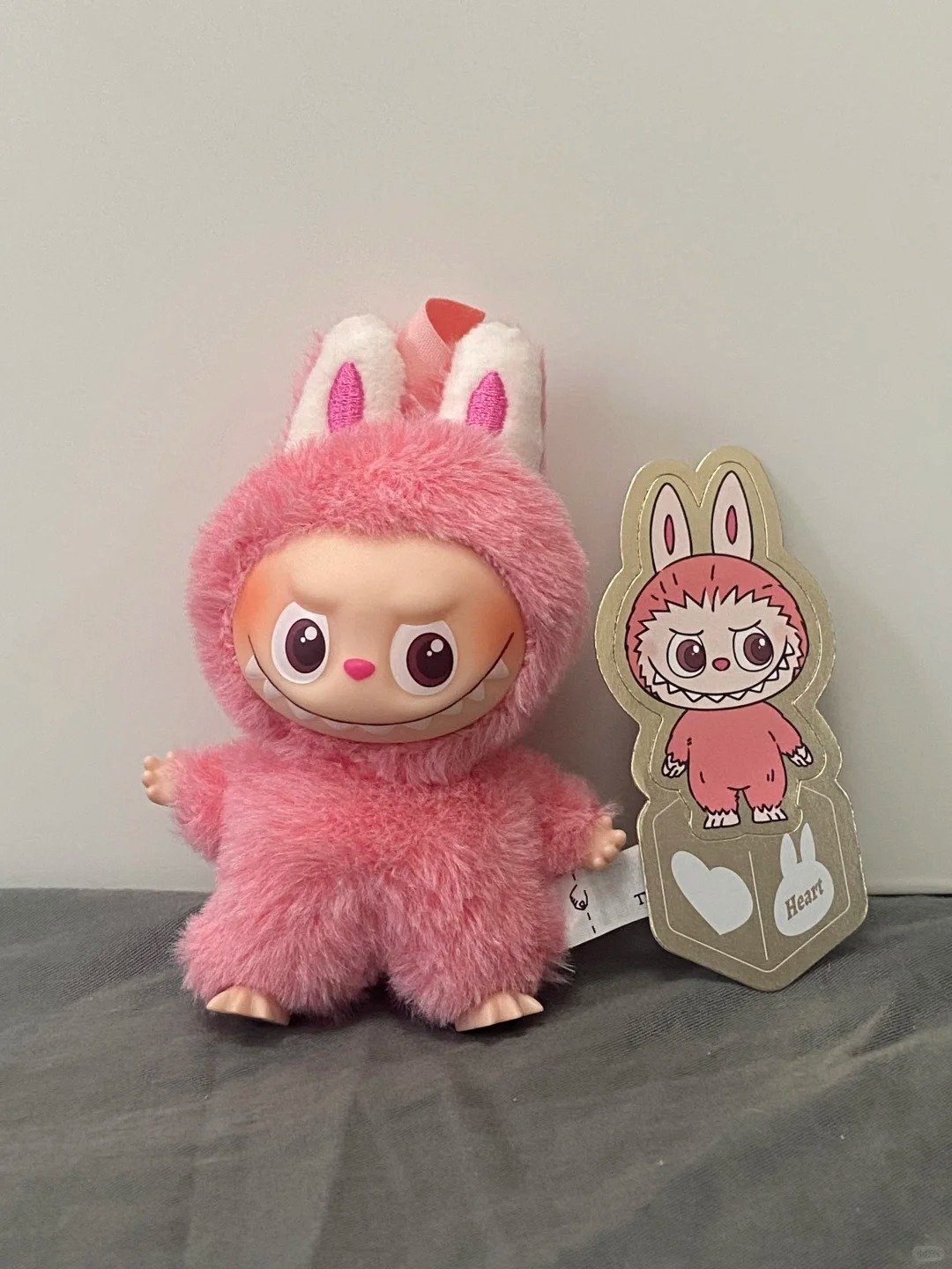 (labubu v4)pin of love – heart(secret edition)